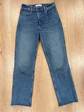 Abercrombie 90s Straight Ultra High Rise Jeans 26 Raw Hem Medium Wash